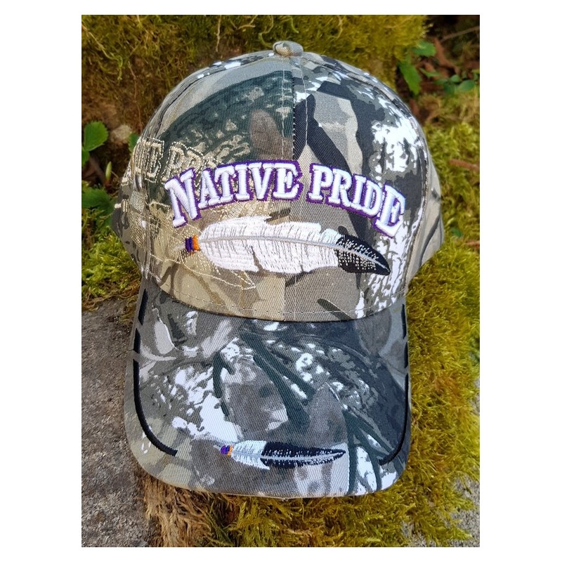 Casquette Native Pride avec motif de plume.