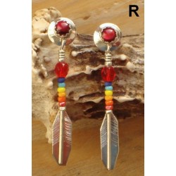 Boucles d'oreilles Navajo.  Plume en argent et perles de verre.
